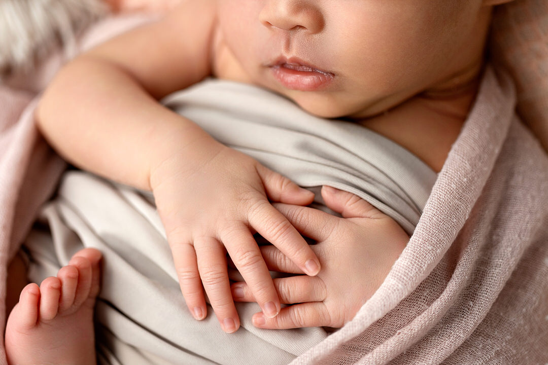 newborn moro photo shoot athina newborn moro photo shoot athina