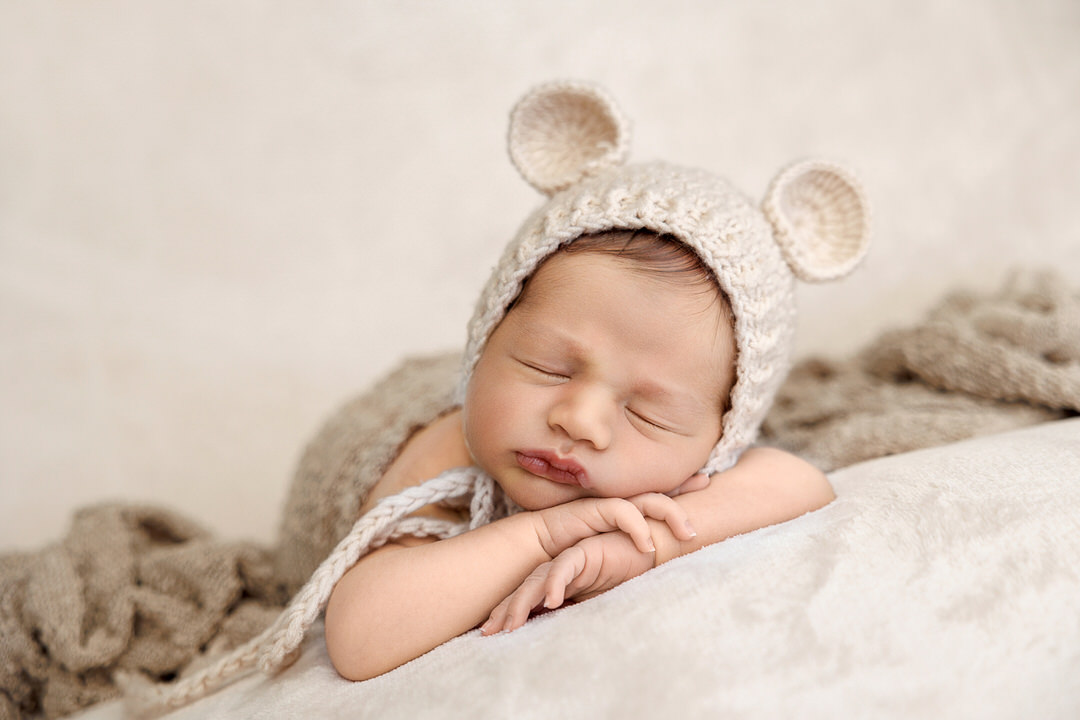 newborn session athina newborn session athina